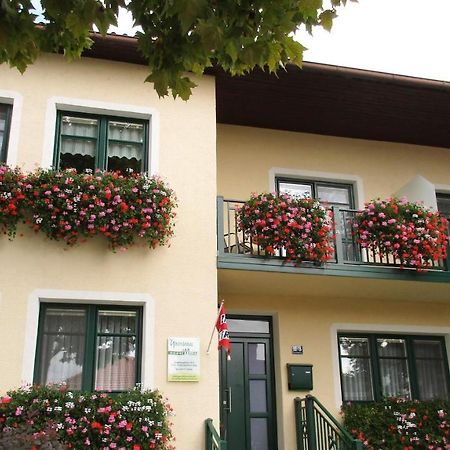 Gastehaus Moser Acomodação com café da manhã Podersdorf am See Exterior foto