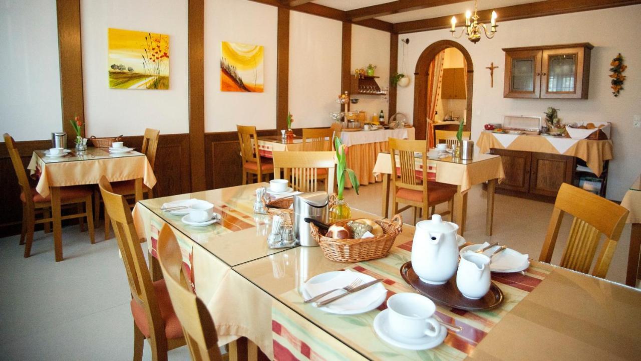 Gastehaus Moser Acomodação com café da manhã Podersdorf am See Exterior foto